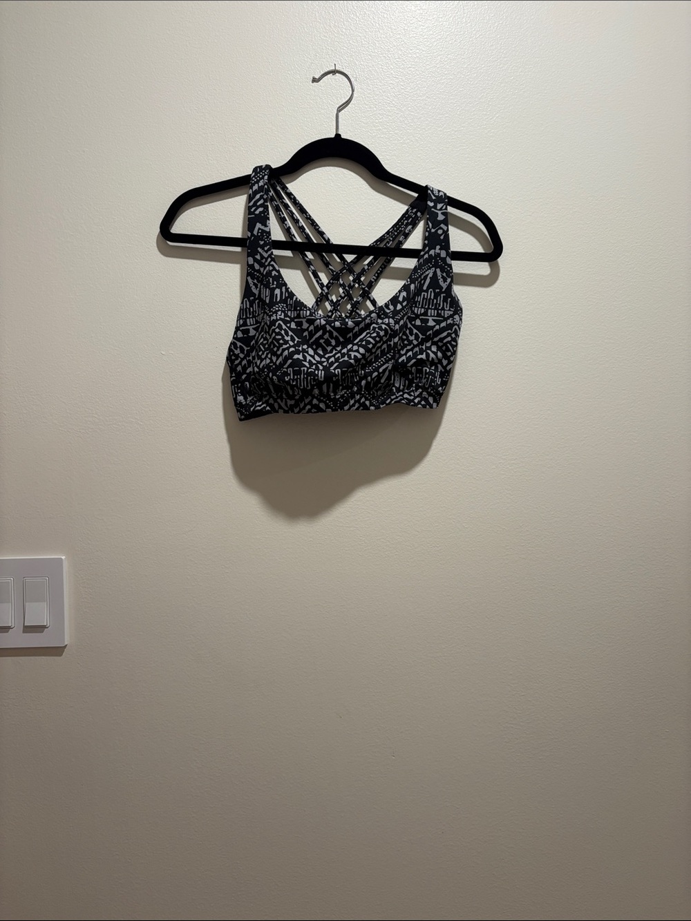 Black & White Strappy Print Sports Bra with Crisscross Back